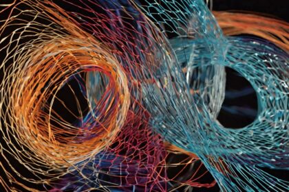 Weltall: Stringtheorie vs. Schleifenquantengravitation Weltall – Stringtheorie vs. Schleifenquantengravitation