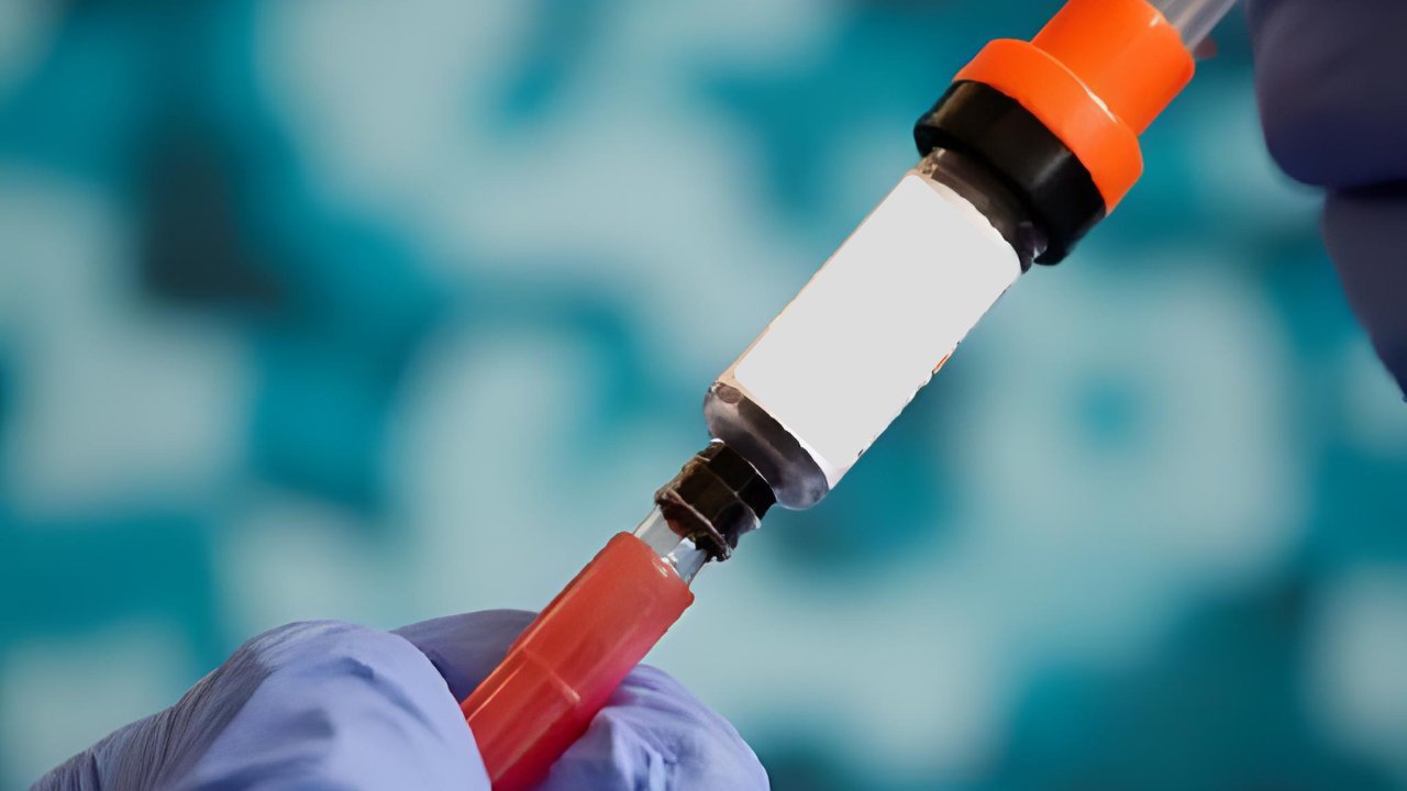 Moderne Medizin: Nahaufnahme einer Impfspritze zur Gesundheitsvorsorge